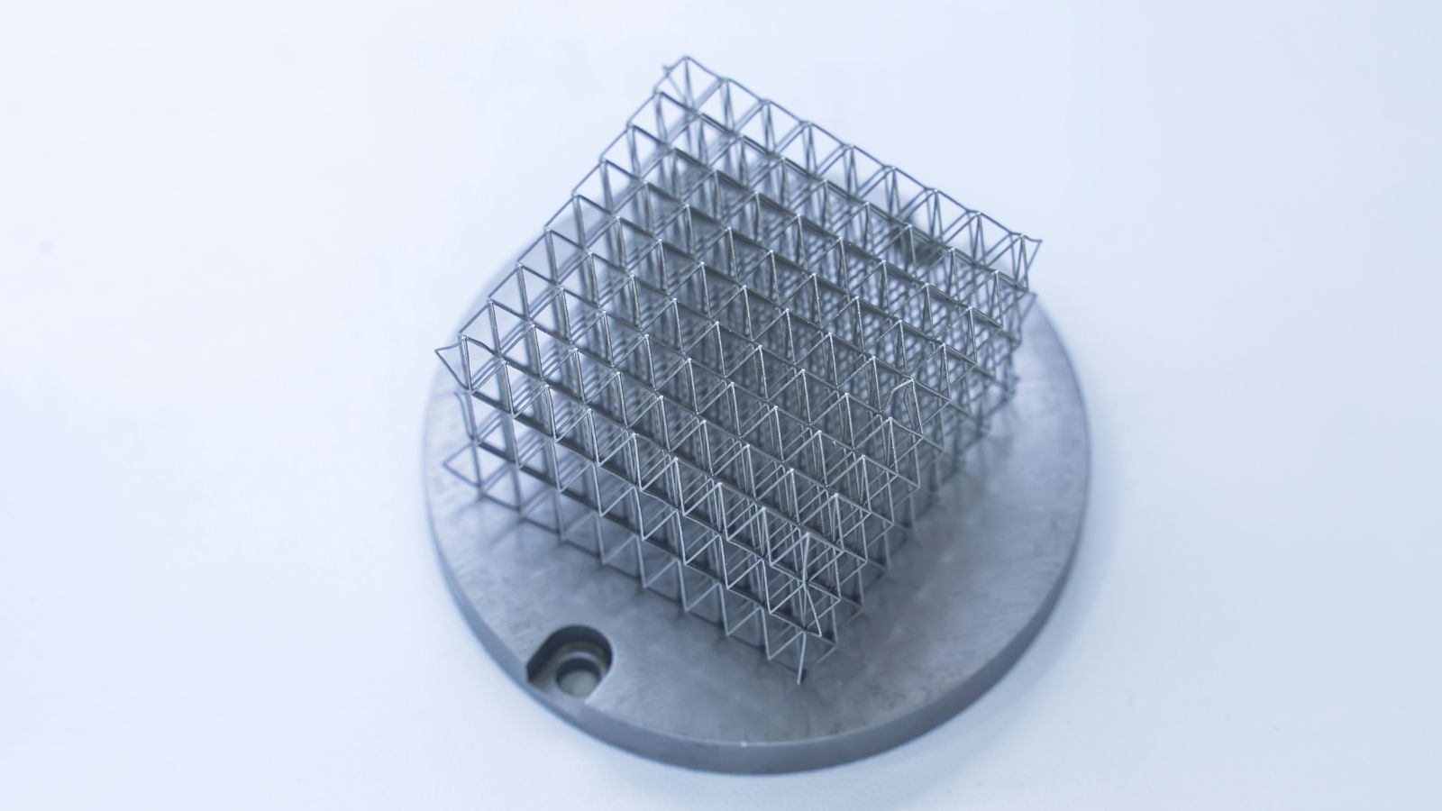 The Advantages & Disadvantages of Material Jetting in Metal 3D Printing